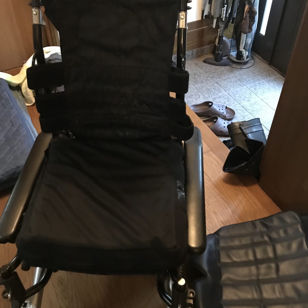 車椅子畳み方手順3