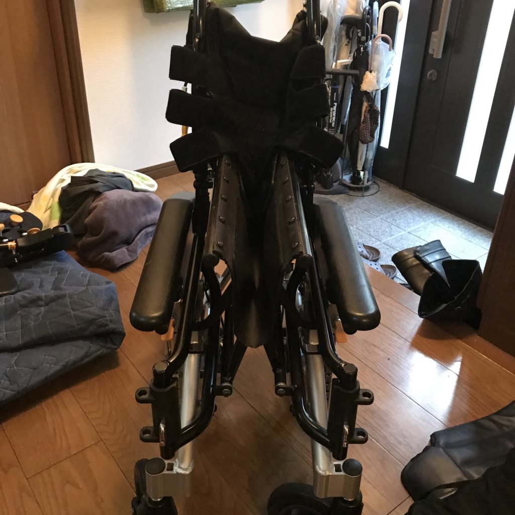 車椅子畳み方手順5